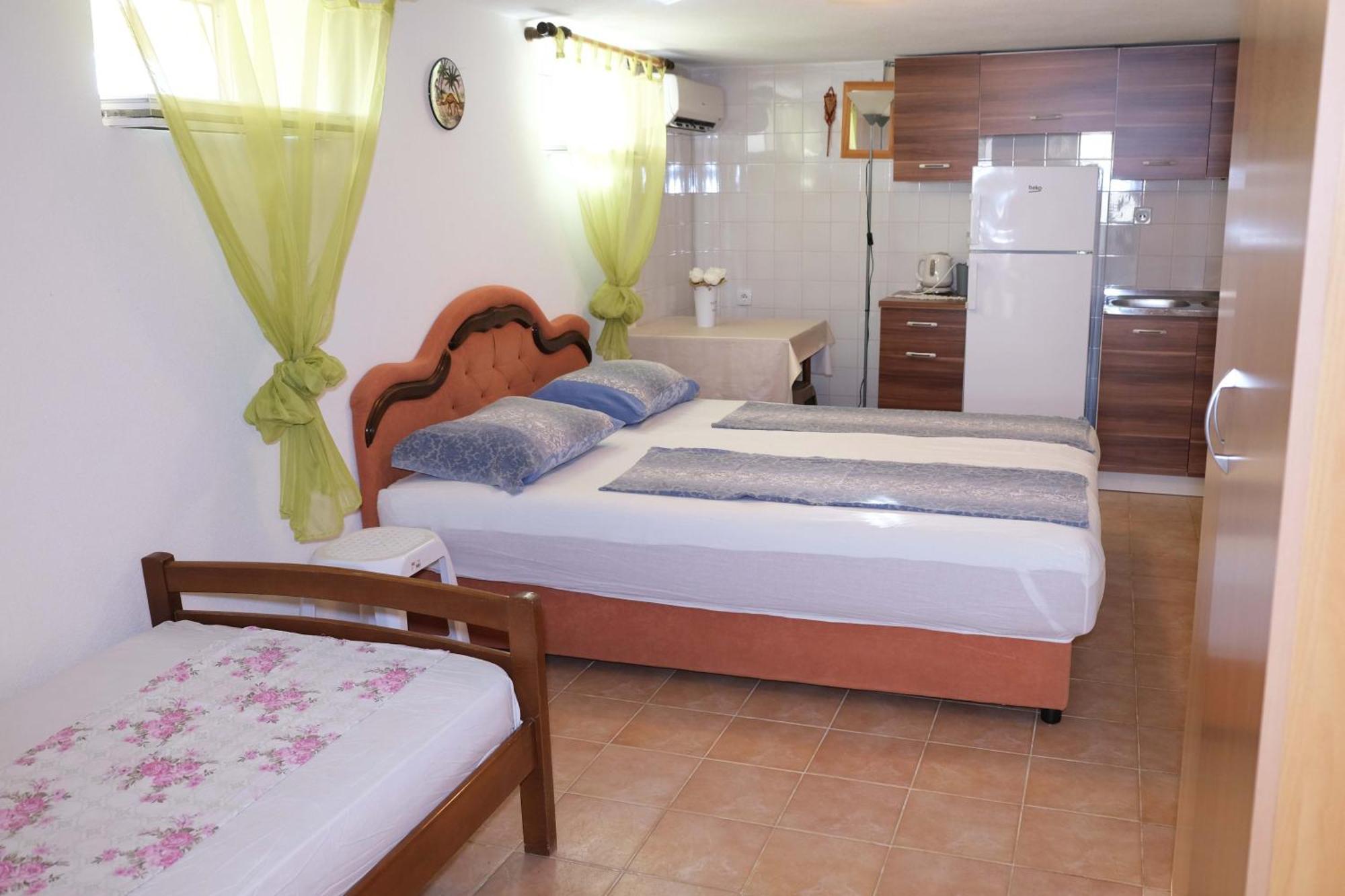 Apartmani Janosevic Сутоморе Екстер'єр фото